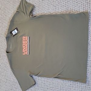 UNDER ARMOUR - LOOSE FIT T-SHIRT